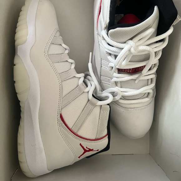 Size 10 jordans breeds only worn twice - Picture 1 of 4